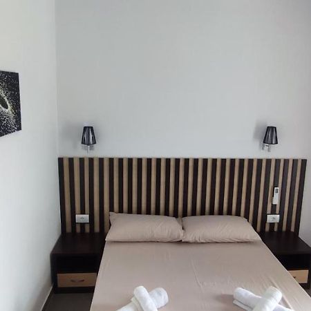 Aleks Holiday Rooms Ksamil Esterno foto